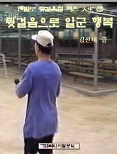 뒷걸음으로 일군 행복 표지 이미지